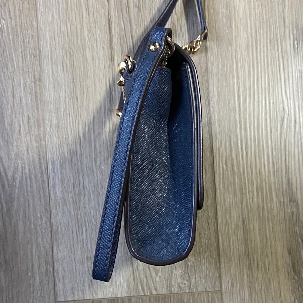 Michael Kors Jet Set Travel Navy Crossbody Bag with Gold Chain - Picture 3 of 15